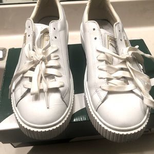 Puma white sneakers like new size 9